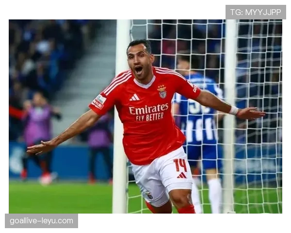 欧洲杯预选赛精彩纷呈：球星帽子戏法引爆赛场，激情表现闪耀全场