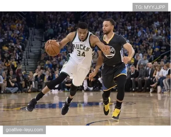 石宇奇训练场那阵，连喝水都像在算计时间，累觉不爱了！