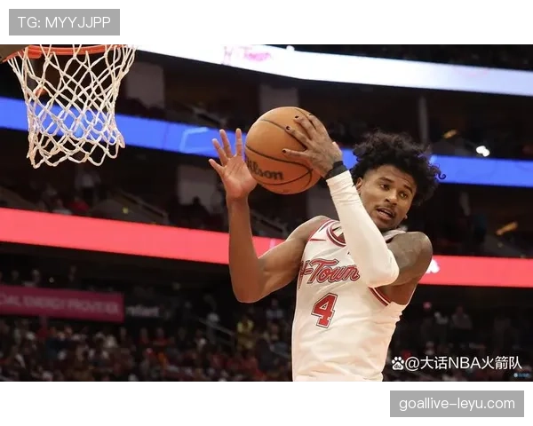 杰伦·格林突破造杀伤提升效率 拉开与队友得分差距