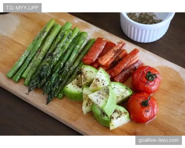 崔家溪训练完回家路上还在啃鸡胸肉，这自律谁顶得住啊